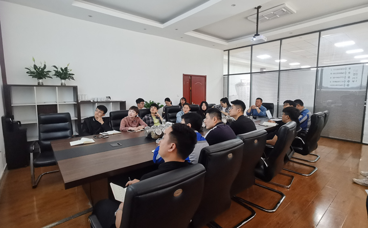 通過不斷的學(xué)習(xí)培訓(xùn)，加強銷售人員有關(guān)顆粒機及生產(chǎn)線的基礎(chǔ)知識了解.jpg